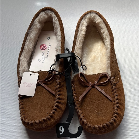 Secret Treasures Tan Suede Slippers with Bow - Picture 1 of 4